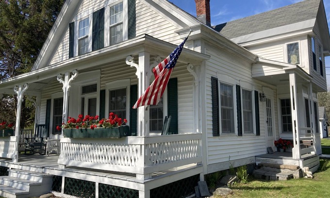 Franconia House | Summer Family Fun Awaits-Book Early! Close to all Major Attractions! Pets ok