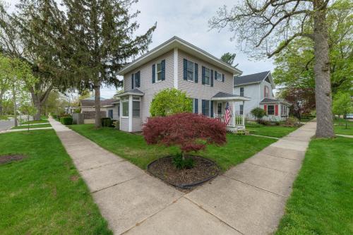 South Haven House | Summer Haven- Walk to beach & Town from this 4 bedroom 2 bath Coastal Cottage