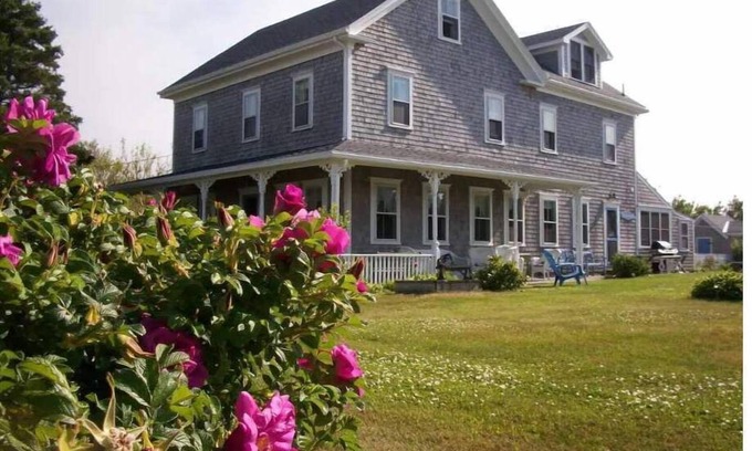 Block Island House | Summer Hill - 10 bedroom Block Island farm house