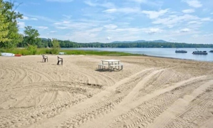 Fryeburg House | Summer Lake House with Mooring