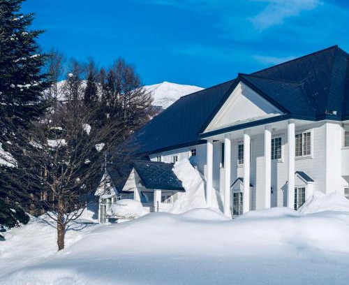 Kitaazumi-gun Bed & Breakfast | Summer Leaves