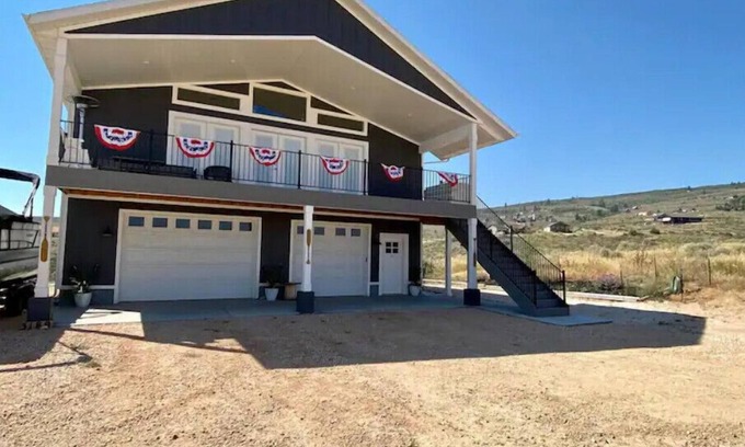 Sweetwater House | Summer mountain getaway + private hot tub!
