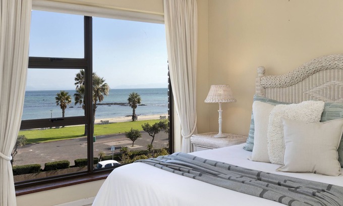 Gordons Bay Central Apartment | Summer Place 9