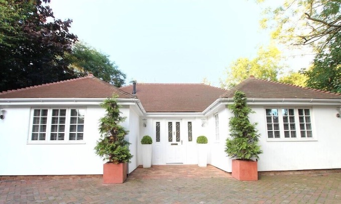Kennington Cottage | Summer Place - Luxury 3 bedrooms and 3 bathrooms, five star standard throughout!