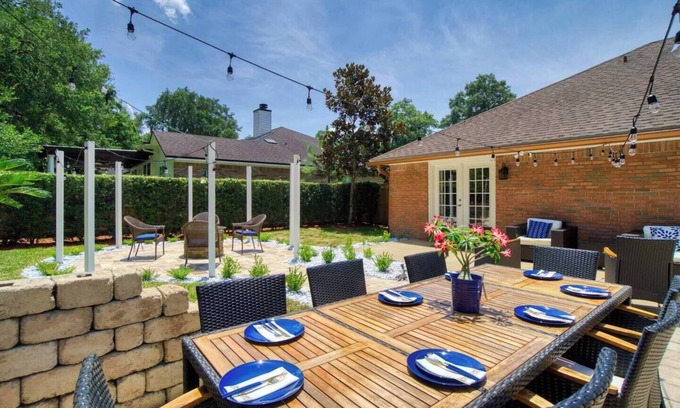 Southside House | ~Summer Recess Sleeps 12 Spa & Beaches~