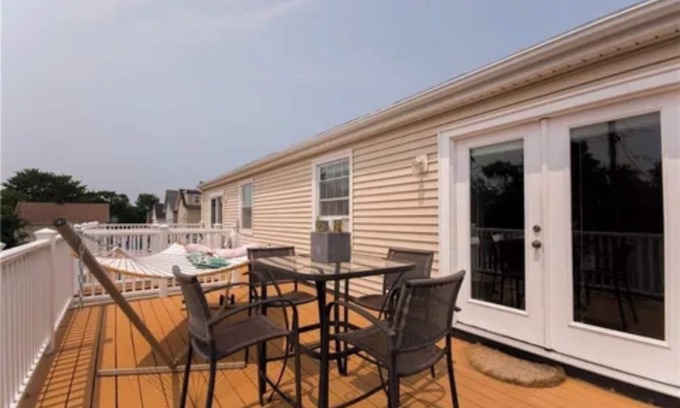 Yachting Village Condo | Summer Rental - Enjoy a Month or all Summer! Welcoming 2-bdrm condo in Newport