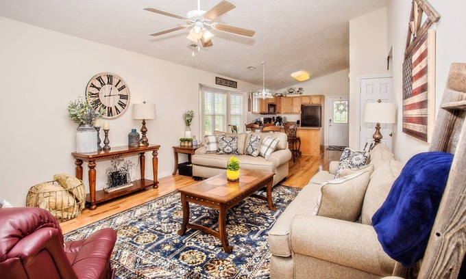 Pigeon Forge Ski Chalet | Summer Specials! Escape to your retreat near all the Fun!