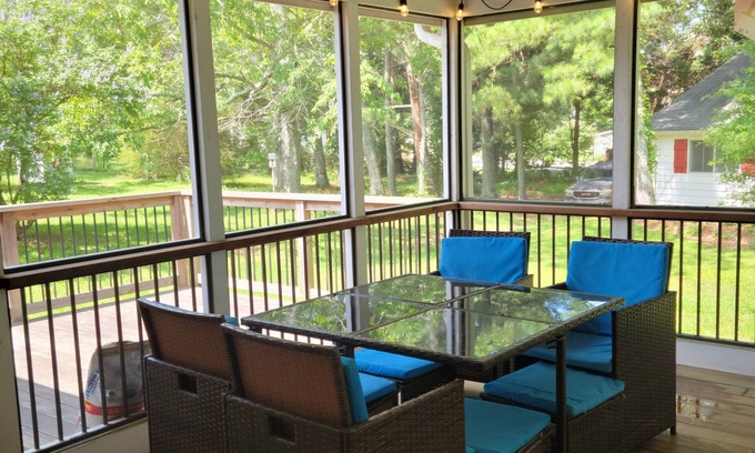 Grayson House | Summer Splash 3-bedroom house with WiFi and AC in Grayson