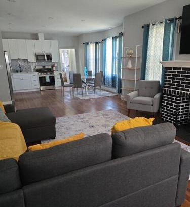 Atlantic City House | Summer Sunset Hideout 2-4 Bedrooms and 2 Bath