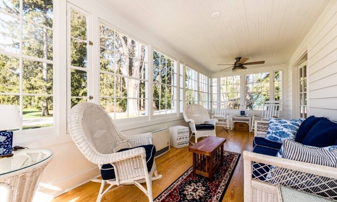 Lakeside Cottage | (Summer Weeks Available!) Lakeside Home Walking Distance To Association Beach!