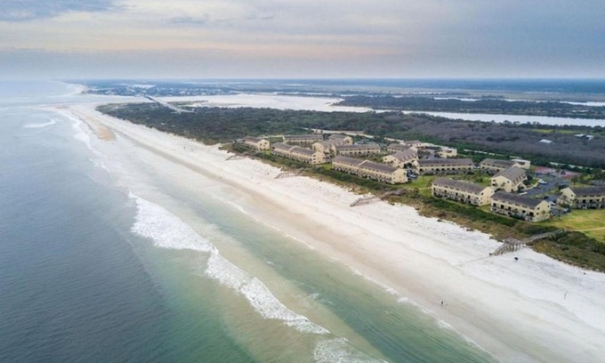 Crescent Beach Apartment | Summerhouse 101 Condo