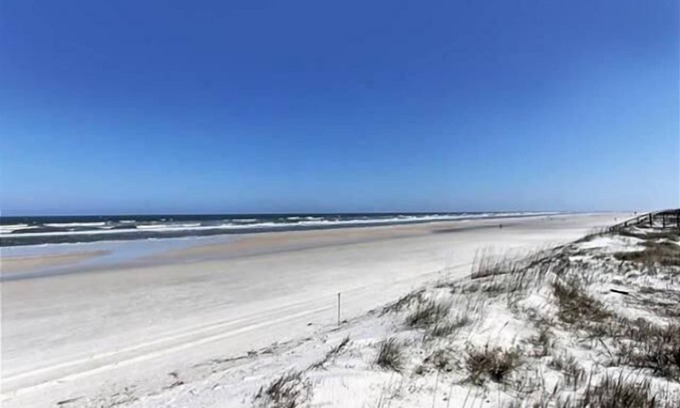 Crescent Beach Condo | Summerhouse 251