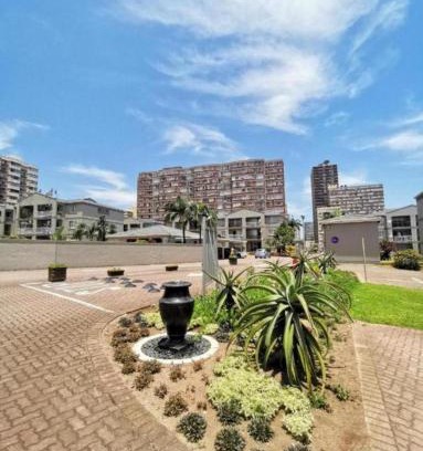 Durban Beachfront Apartment | Summersands 83 North Beach Durban- 2 Bedrooms