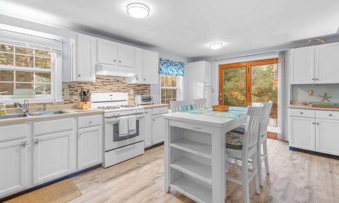 Summersea House | Summersea – Charming 4 BDR in Golf Community, Steps to Ockway Bay