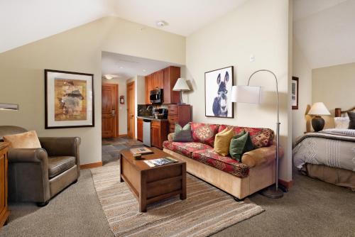 Snowmass Village Apartment | Summertime Sanctuary Top-floor Mountain Studio
