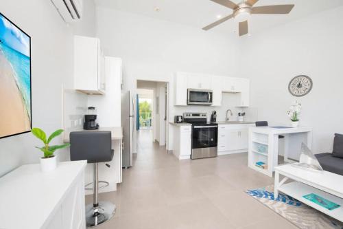 West Bay House | Summertime Suites #50