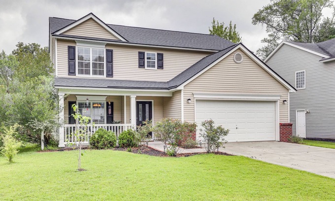 Summerville House | Summerville Family Home w/ Porch!