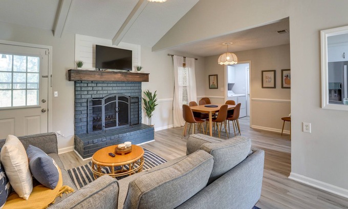 Summerville House | Summerville Vacation Rental: 4 Mi to Downtown!