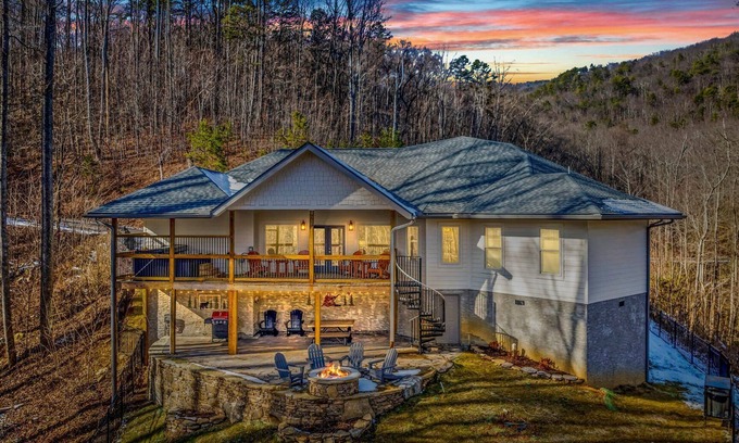 Gatlinburg - Pigeon Forge Cabin | Summit Trails Sanctuary ~ 3BR Single Level Cabin in The Summit at Bluff Mtn!