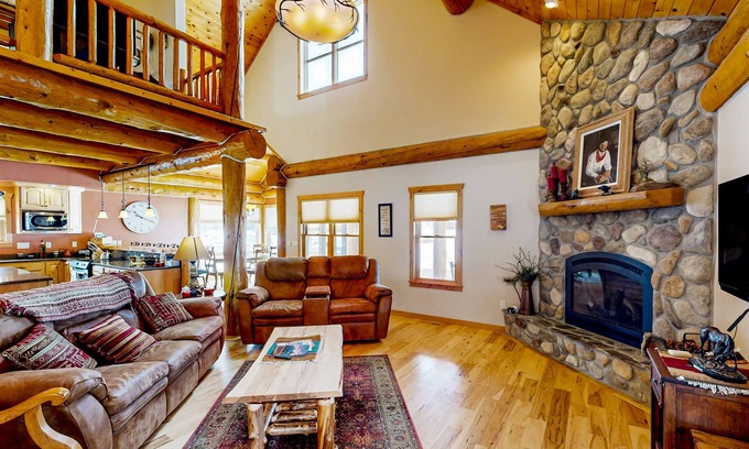 Sturgis Cabin | Sun-filled cabin with full kitchen, fireplace, streaming, jetted tub, deck, & AC