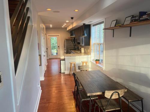 Northeast Apartment | Sun-filled Capitol Hill home w/parking & roofdeck