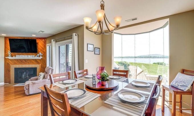 North Shore Condo | Sun-Filled Condo w/Smith Mountain Lake Views