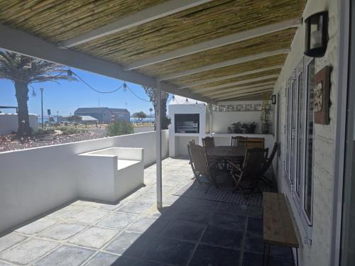 Melkbosstrand House | Sun Kiss Beach and Deluxe Garden Cottages