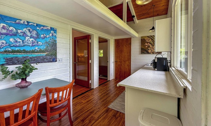 Hawi Apartment | Sun kissed 1-bedroom apartment minutes from Hawi.