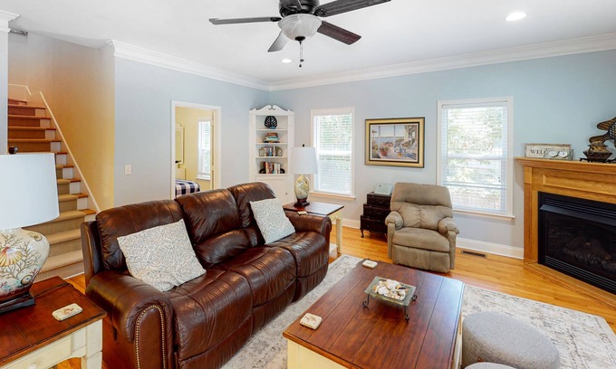 Ocean Ridge House | Sun-kissed home with AC, fireplace & W/D - short drive to the beach