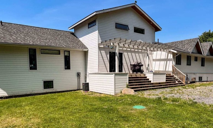 Muskoka Lakes House | Sun Kissed Summary: W