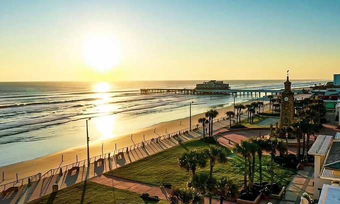 Brush - Stewarts Hotel | Sun, Sand, and Surf! 2 Relaxing Units, Beach Access w/Swimming Pools & Hot Tub!