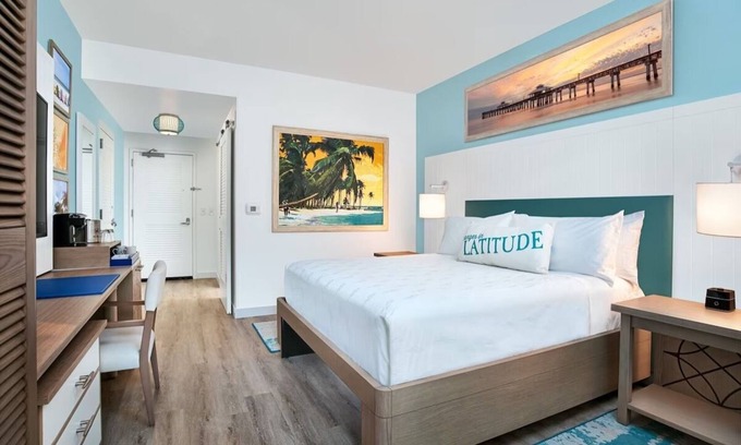 Fort Myers Beach Resort | Sun, Sand & Pool Views in 3 Beachfront Rooms Near Crescent Beach Family Park