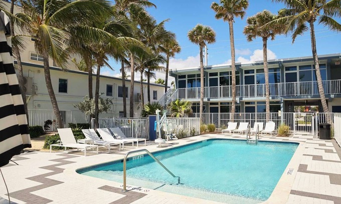 Lauderdale-by-the-Sea Hotel | Sun, Sand, & Surf! 3 Great Units with Resort View! El Prado Park, On-site Pool