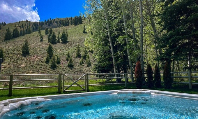Sun Valley House | Sun Valley Luxe: Dog-Friendly Yard, Hot Tub!