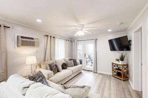 Crescent Beach Apartment | Sun Villa E-1