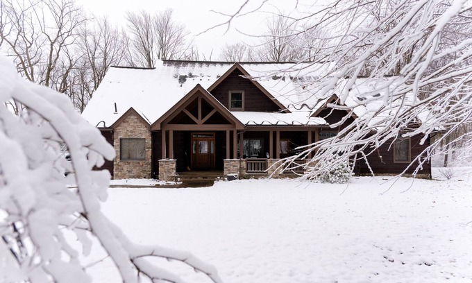 Stahlstown House | SUNDANCE, 6 Bedroom Family Friendly Mountain Retreat, Close to Ski Resorts