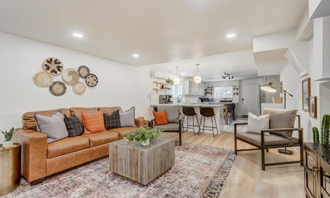 West Colorado Springs Apartment | Sundance Retreat 2 King Beds Downtown & Kitchen