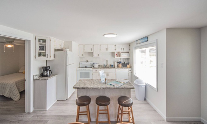 Gilbertsville House | Sundaze- NEWLY REMODELED! Come join us for a getaway to Kentucky Lake!