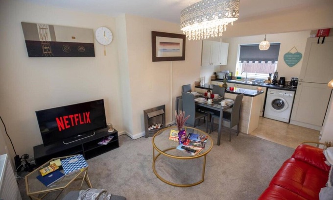 Sunderland House | Sunderland Top Rate Stay III - Contractor & Family Friendly, FREE WiFi & Parking