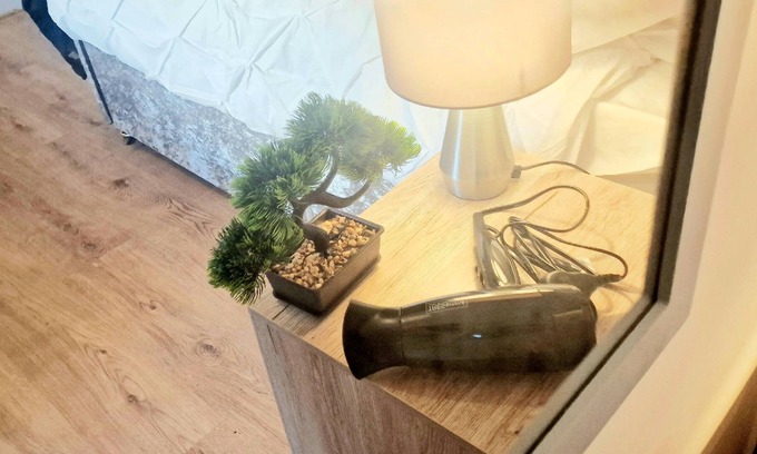 Sunderland Cottage | Sunderland Urban Haven: 8 Guests