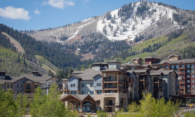 Park City Condo | Sundial Lodge Condo Steps from Red Pine Gondola by RedAwning - Save 20% on 7+ Nights!