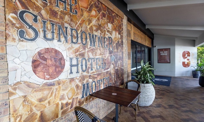 Caboolture Hotel | Sundowner Hotel Motel