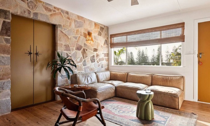 Yamba Apartment | Sundowner Motel brings refined mid-century charm to Yamba’s seaside village.