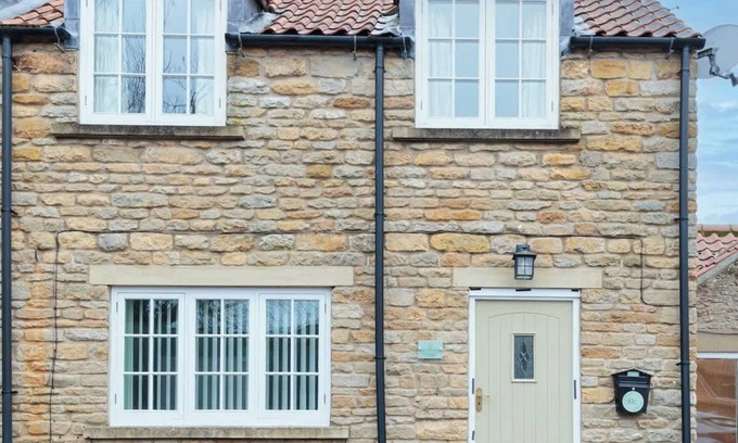 Snainton Cottage | Sunflower Cottage - a charming family cottage
