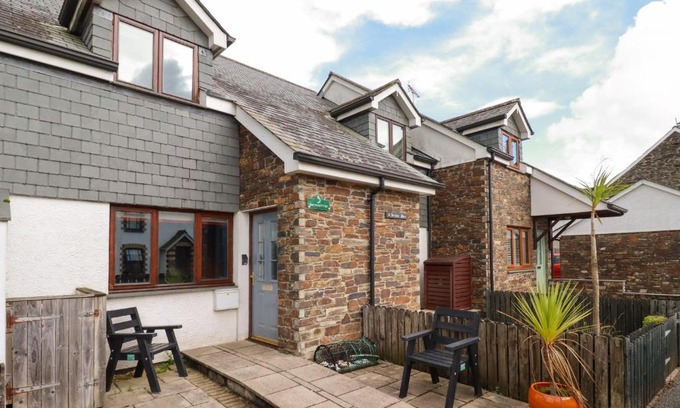 St Issey House | Sunflower Cottage