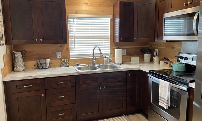 Cross Mountain Cottage | Sunflower Cottage - No Fees - near Six Flags, Boerne, and UTSA