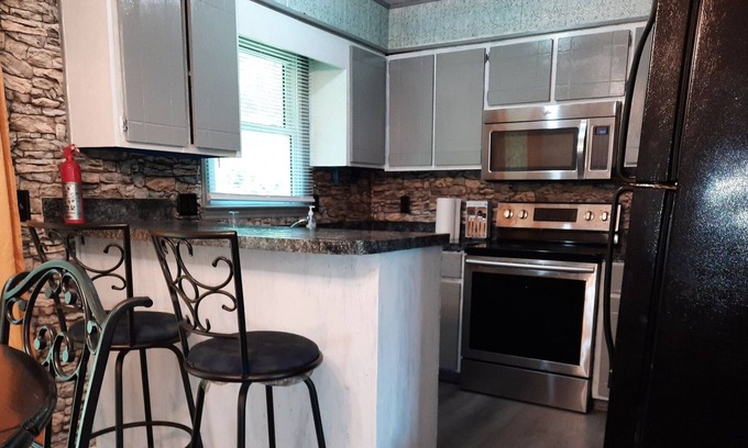 New Bern House | Sunflower Smiles Cozy Comfortable Private