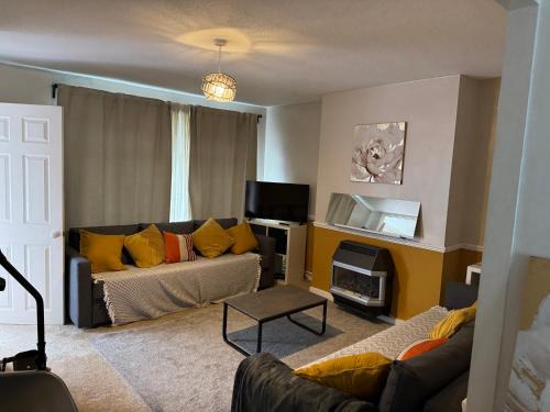 Hanham House | Sunflower villa