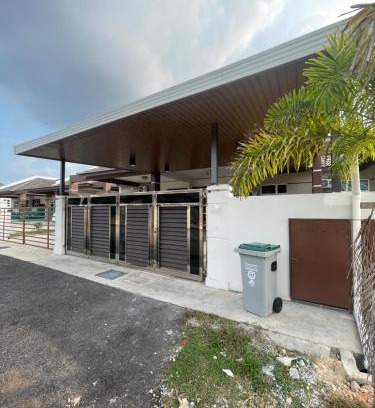 Alor Gajah Apartment | Sungai Udang Homestay 4 bilik dengan 2 loteng atas