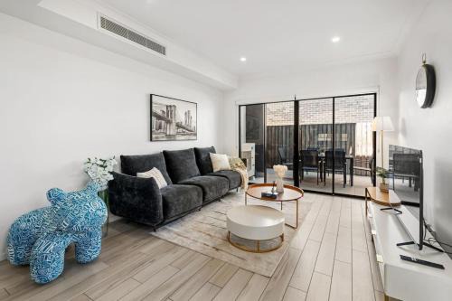 Sunnybank Hills House | Sunhaven Escape Three Storey Comfort for Families